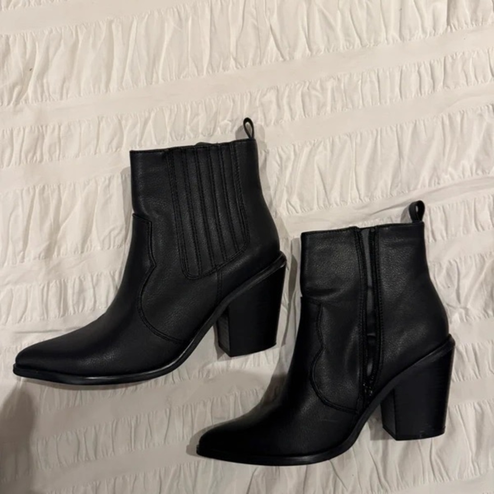Elegant Black Leather Heeled Boots